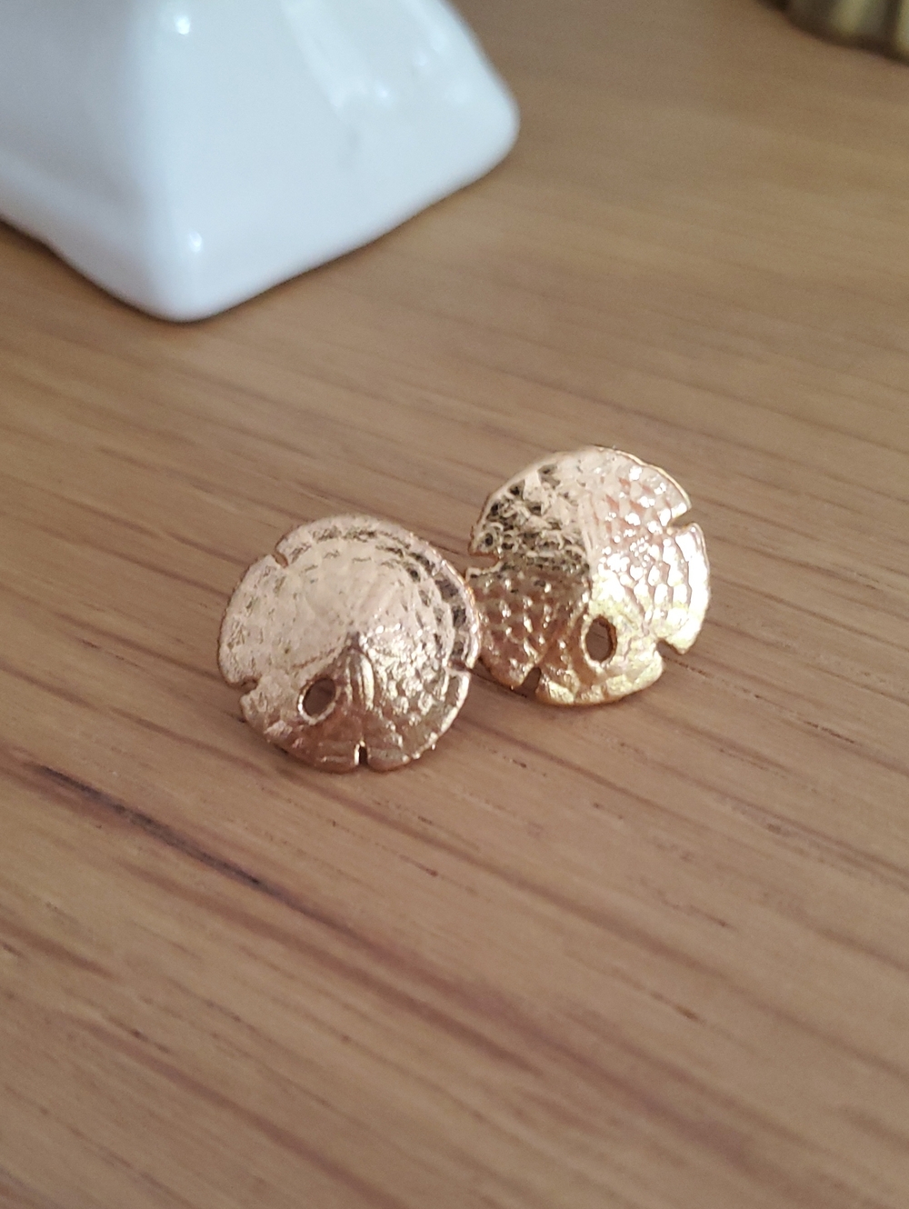 Vintage 80s/90s Gold Sand Dollar Stud Earrings - Women's Jewelry